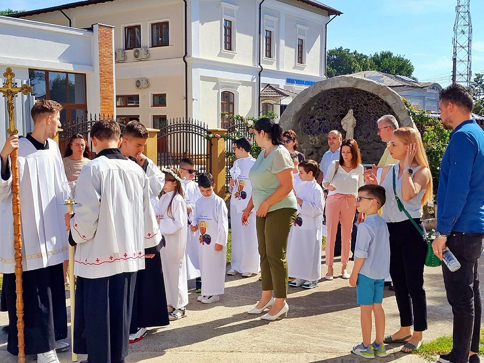 Prima Sfântă Împărtășanie în parohia noastră (Galați, 2024)