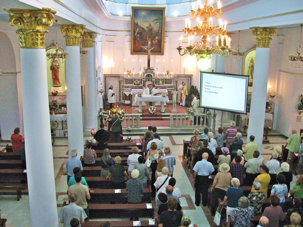 statueta cu relicva Sf. Anton de Padova în biserica catolică din Galaţi