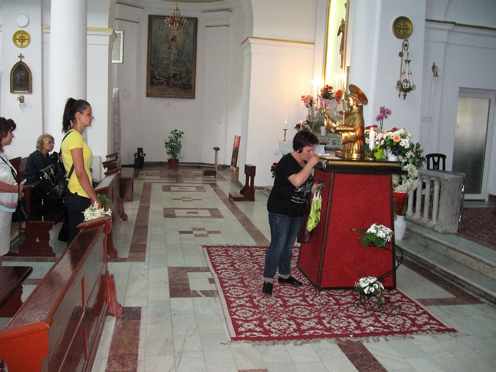 statueta cu relicva Sf. Anton de Padova în biserica catolică din Galaţi