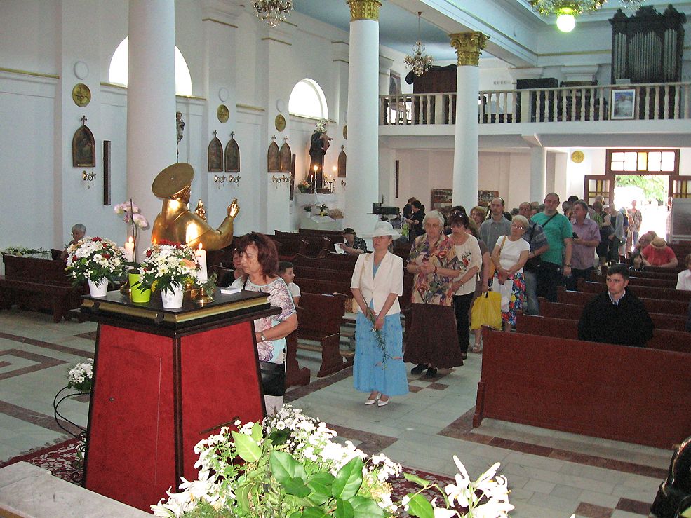 statueta cu relicva Sf. Anton de Padova în biserica catolică din Galaţi
