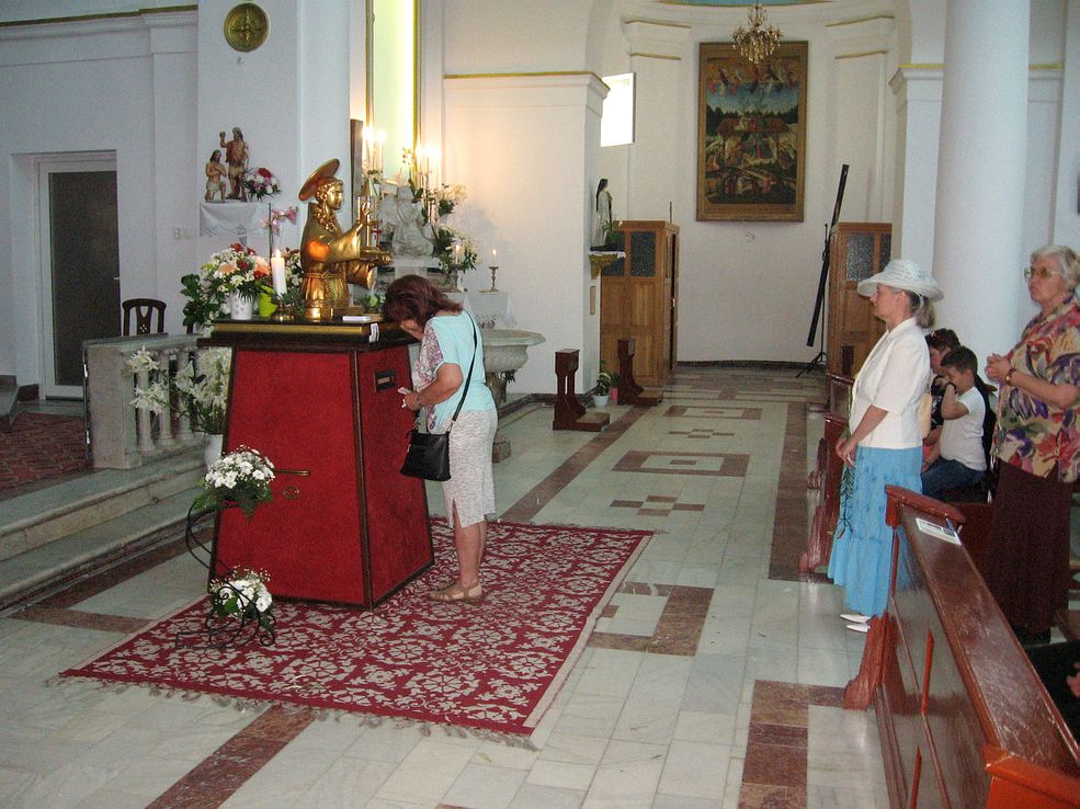 statueta cu relicva Sf. Anton de Padova în biserica catolică din Galaţi