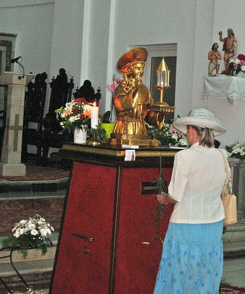 statueta cu relicva Sf. Anton de Padova în biserica catolică din Galaţi