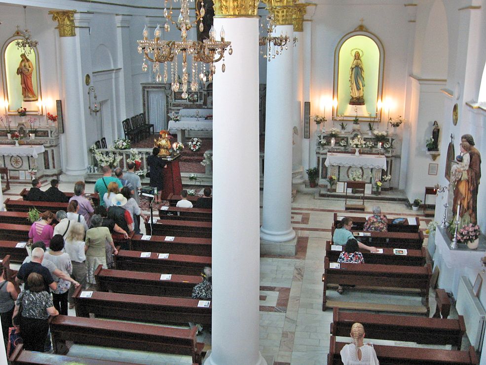 statueta cu relicva Sf. Anton de Padova în biserica catolică din Galaţi