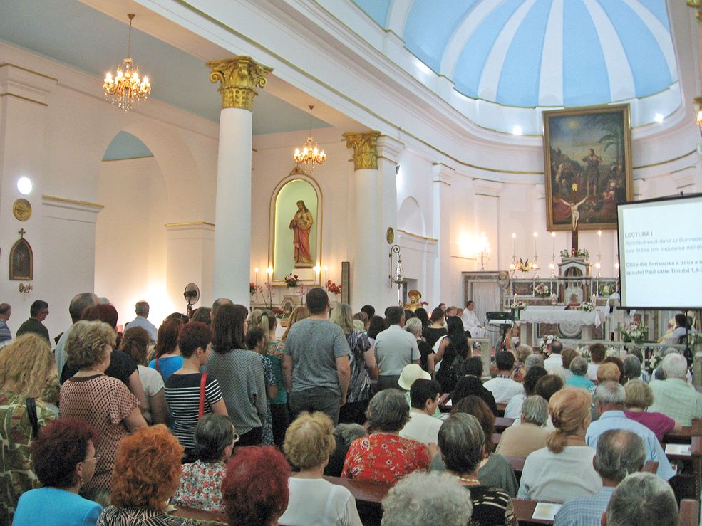 statueta cu relicva Sf. Anton de Padova în biserica catolică din Galaţi