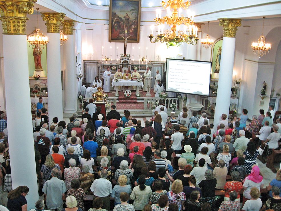 statueta cu relicva Sf. Anton de Padova în biserica catolică din Galaţi