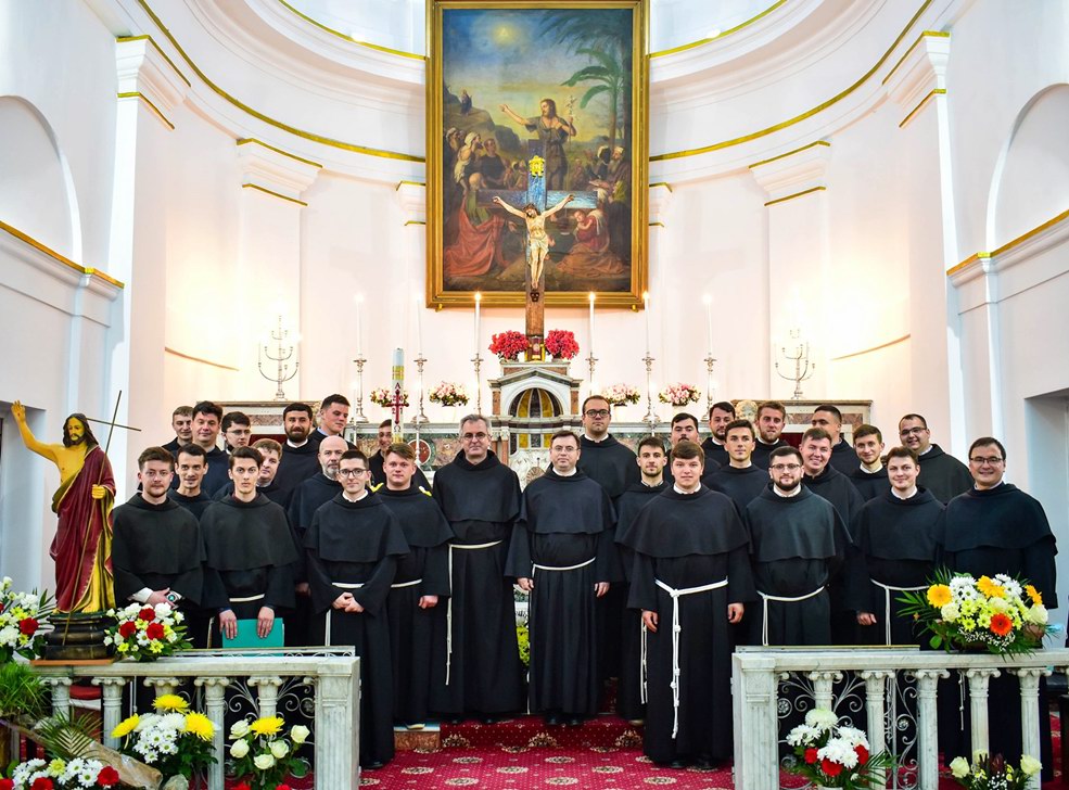 profesori și studenți teologi franciscani - biserica catolică din Galați (2021)