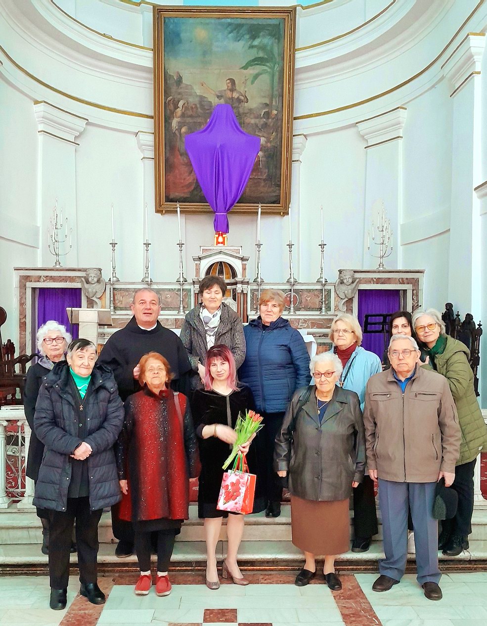 ministra OFS Diana-Andreea Giurea și un grup de terțiari franciscani din Galați, împreună cu părintele Anton Mărăndescu (OFMConv)