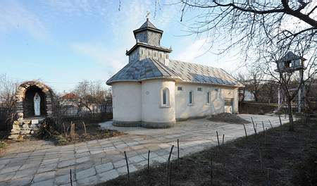 biserica catolică „Înălțarea Sfintei Cruci” din Foltești