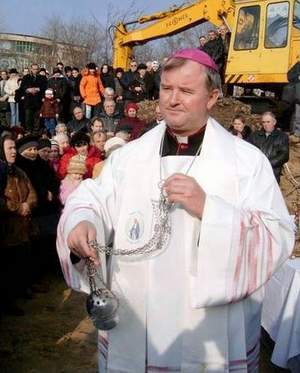 sfințirea temeliei bisericii „Sf. Fecioară Maria Regină”