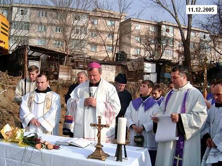 sfințirea temeliei bisericii „Sf. Fecioară Maria Regină” din Galați
