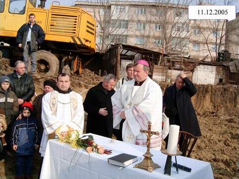 sfințirea pietrei de temelie a bisericii „Sf. Fecioară Maria Regină” Galați (foto 2)