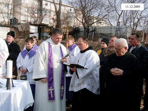 sfințirea pietrei de temelie a bisericii „Sf. Fecioară Maria Regină” Galați (foto 3)