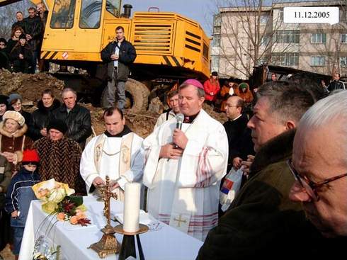 sfințirea pietrei de temelie a bisericii „Sf. Fecioară Maria Regină” Galați (foto 6)