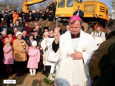 sfințirea pietrei de temelie a bisericii „Sf. Fecioară Maria Regină” Galați (foto 7)