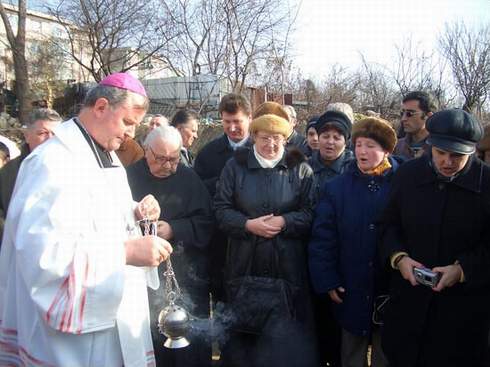 sfințirea pietrei de temelie a bisericii „Sf. Fecioară Maria Regină” Galați (foto 8)