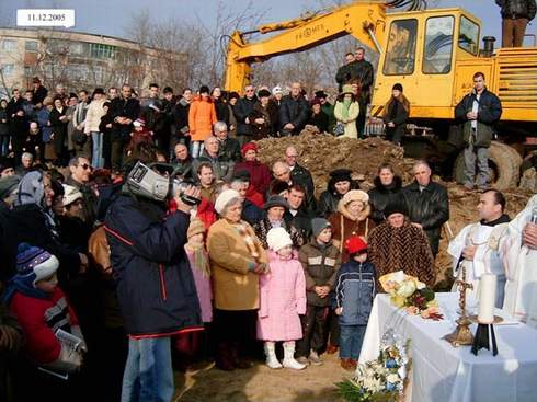 sfințirea pietrei de temelie a bisericii „Sf. Fecioară Maria Regină” Galați (foto 9)