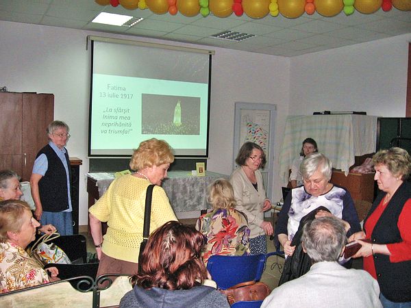 întâlnire la clubul parohial organizată de surorile FCJ (2018)