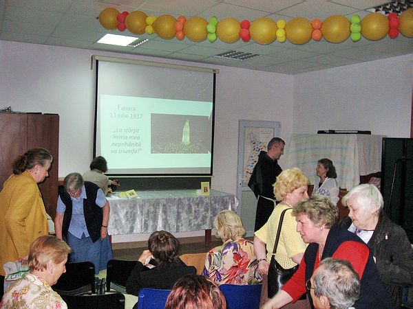 întâlnire la clubul parohial organizată de surorile FCJ (2018)