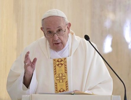 papa Francisc predicând în capela Casei „Sf. Marta” din Vatican